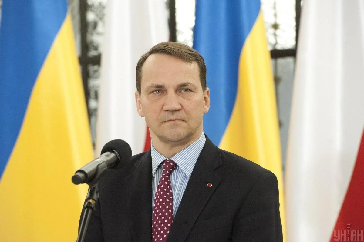 Польща розглядає ідею перехоплення російських ракет над Україною — Сікорський
