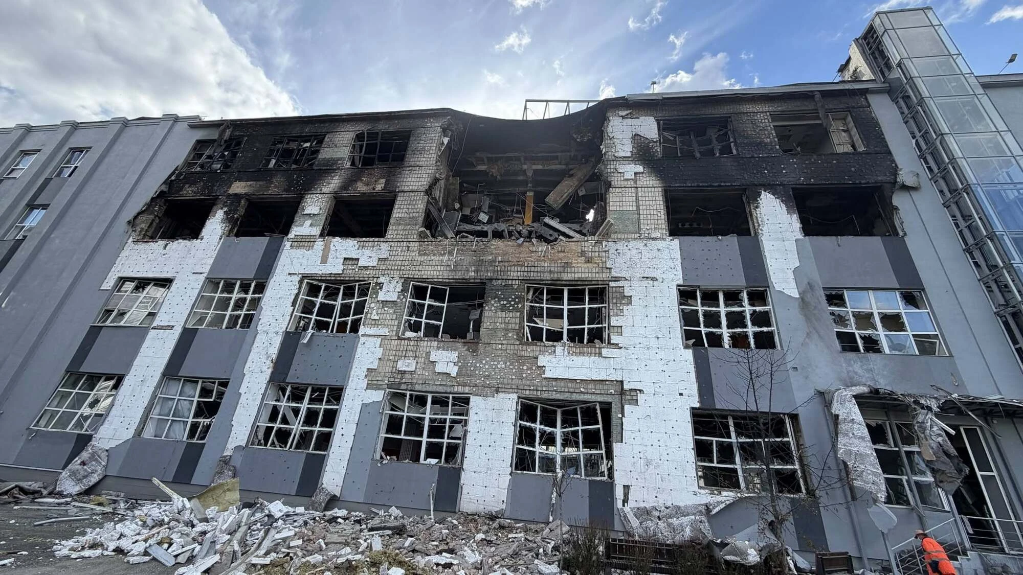 Наслідки руйнувань дата-центру DC|COSMONOVA після російських ударів (фото Cosmonova)