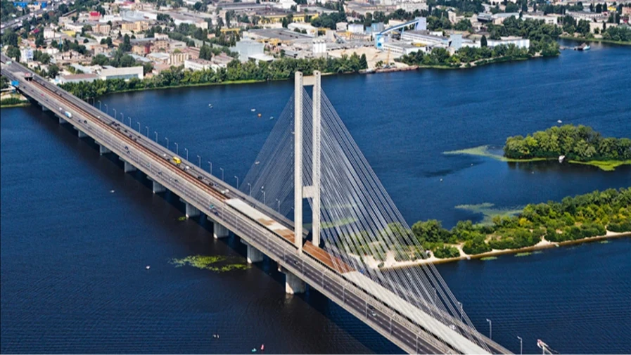 Перекритий Південний міст у Києві та затори на магістралях після нічної атаки